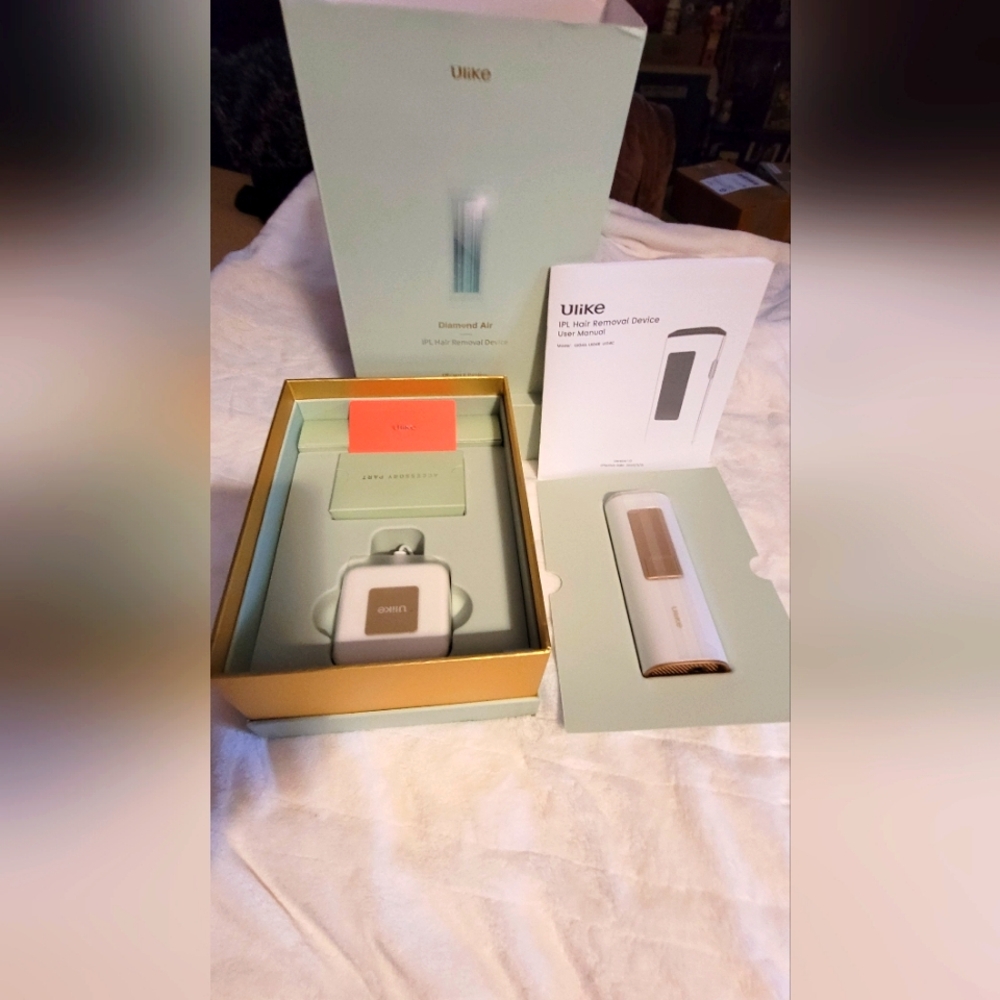 Diamond Air IPL Hair Removal Device - White and Gold